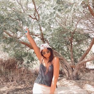 A BIO about the seller :